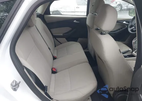 2016 Ford Focus Se z USA, uszkodzony, nr VIN 1FADP3K29GL354594